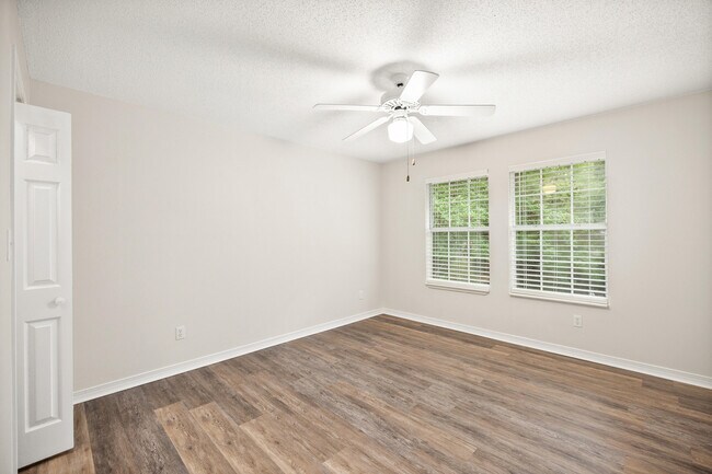 Building Photo - 1641 Parkside Cir