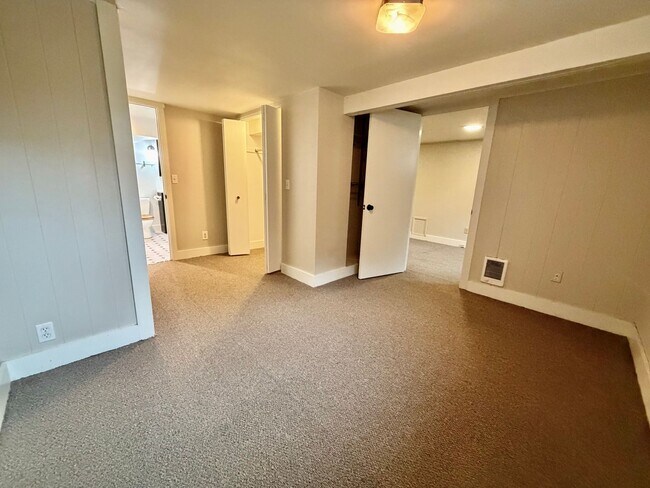 Building Photo - 2115 33rd Ave W