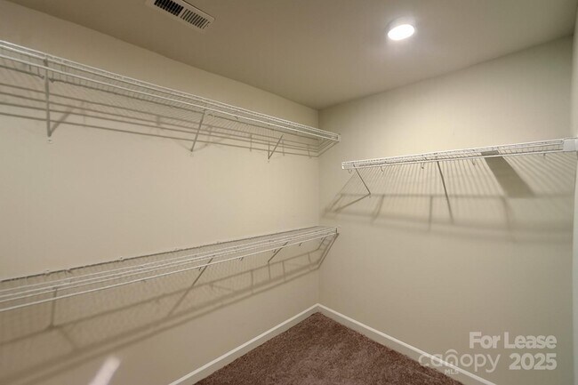 Building Photo - 221 Emmett Dr