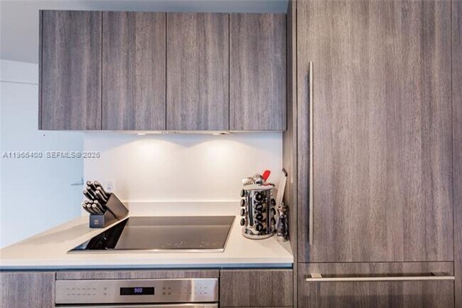 Building Photo - 801 S Miami Ave