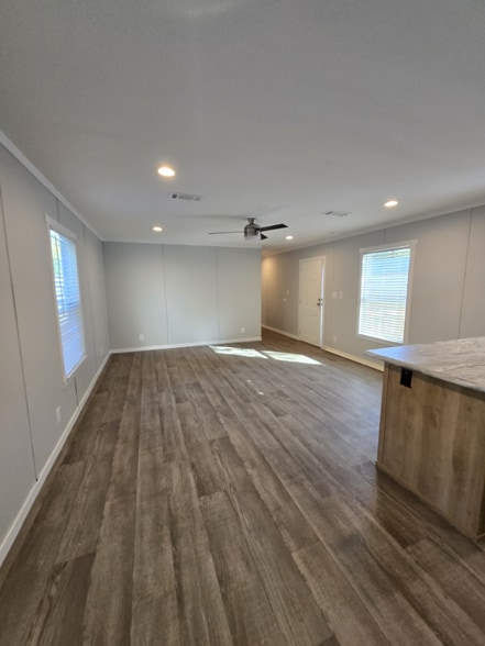 Building Photo - 3000 S 9th Ave