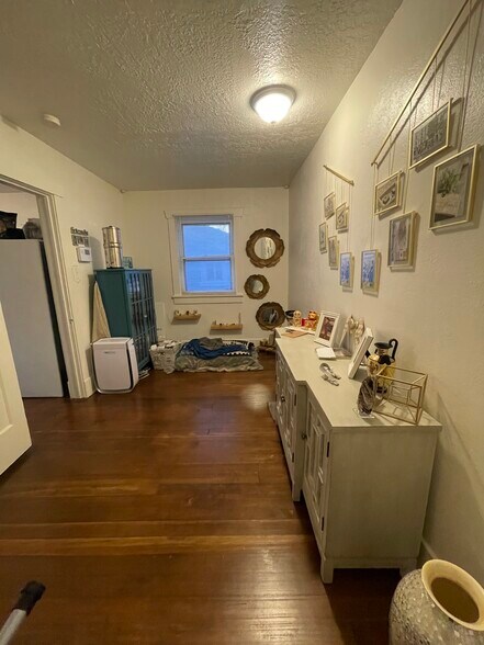 Building Photo - 198 W Center St