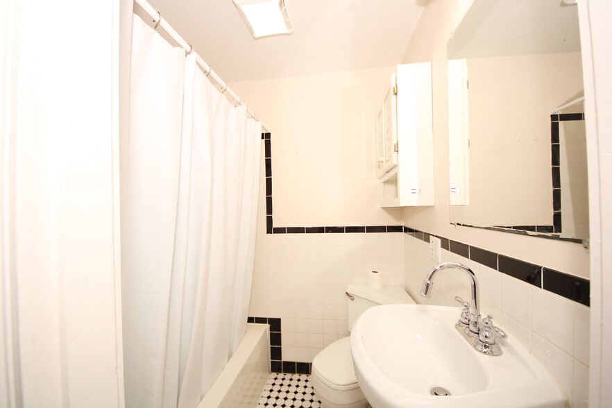 Building Photo - 46 Gardner St