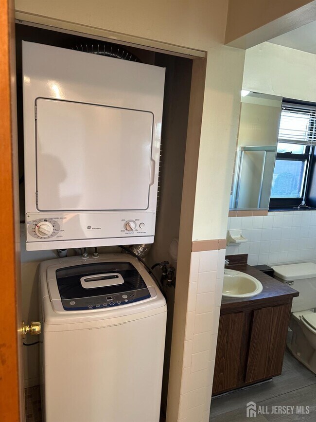 Building Photo - 142 Beverly Hill Terrace