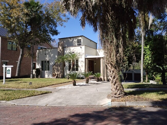 Building Photo - LAKE FRONT on Lake Highland!
