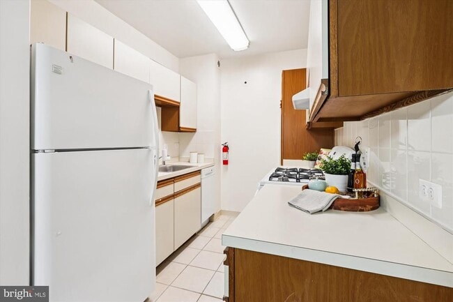 Building Photo - 3601 Wisconsin Ave NW