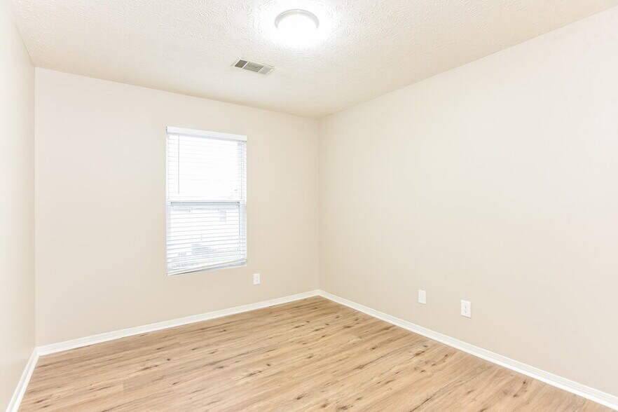 Building Photo - 2803 Creekbend Dr