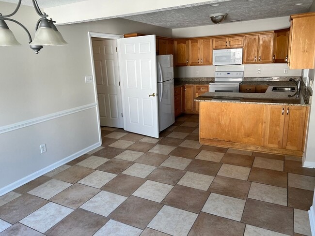 Building Photo - Beautiful 4br, 2.5 bath home in the Jack B...