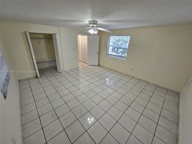 Building Photo - 822 SW 31st Ave