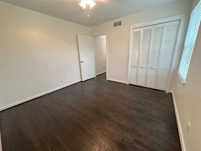 Building Photo - 1771 Mariposa Dr