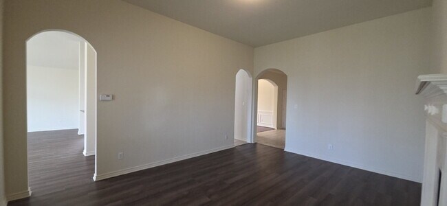 Building Photo - Recently remodeled 4 bedrooms, 3 bathrooms and move-in ready!