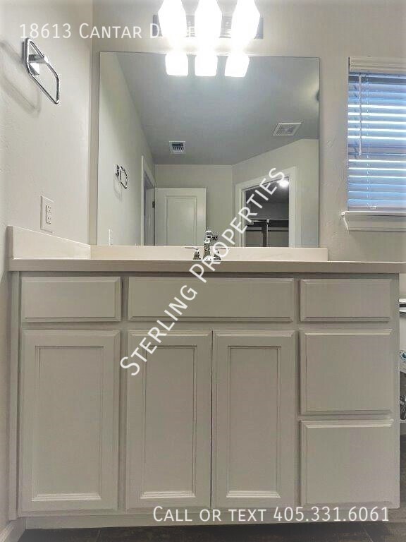 Building Photo - 18613 Cantar Dr