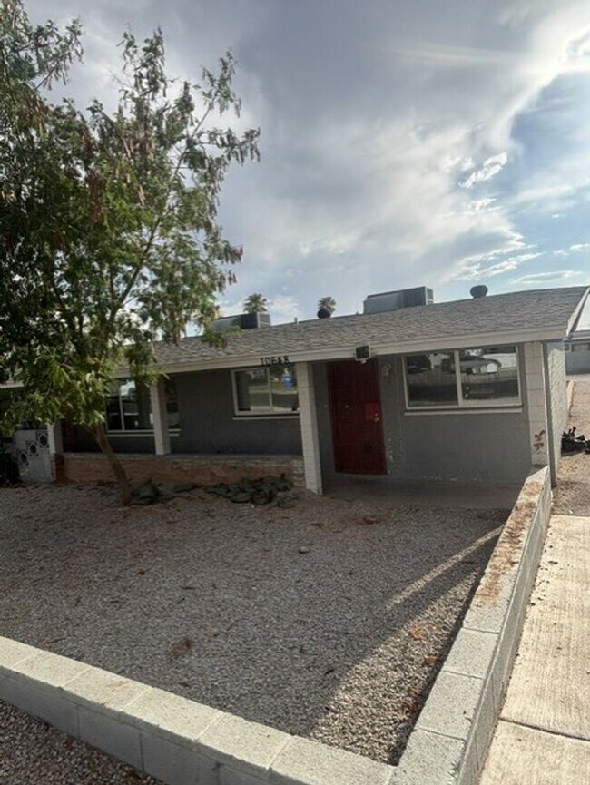 Building Photo - 10648 N 15th Ave