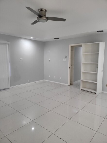 Building Photo - 2401 S Jackson Rd