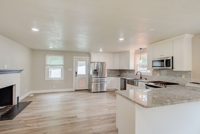 Building Photo - 3 Bed, 2.5 Bath Home in Port Norfolk