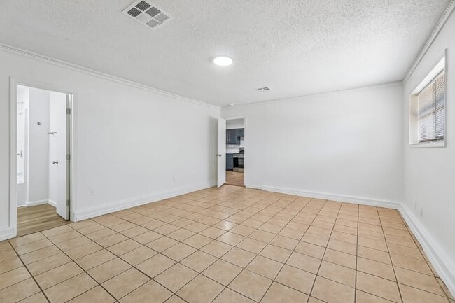 Building Photo - 601 N Idaho Ave