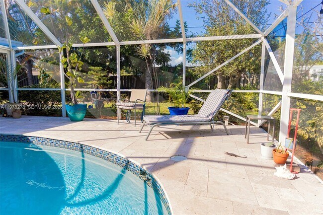 Building Photo - 809 SE 14th Dr