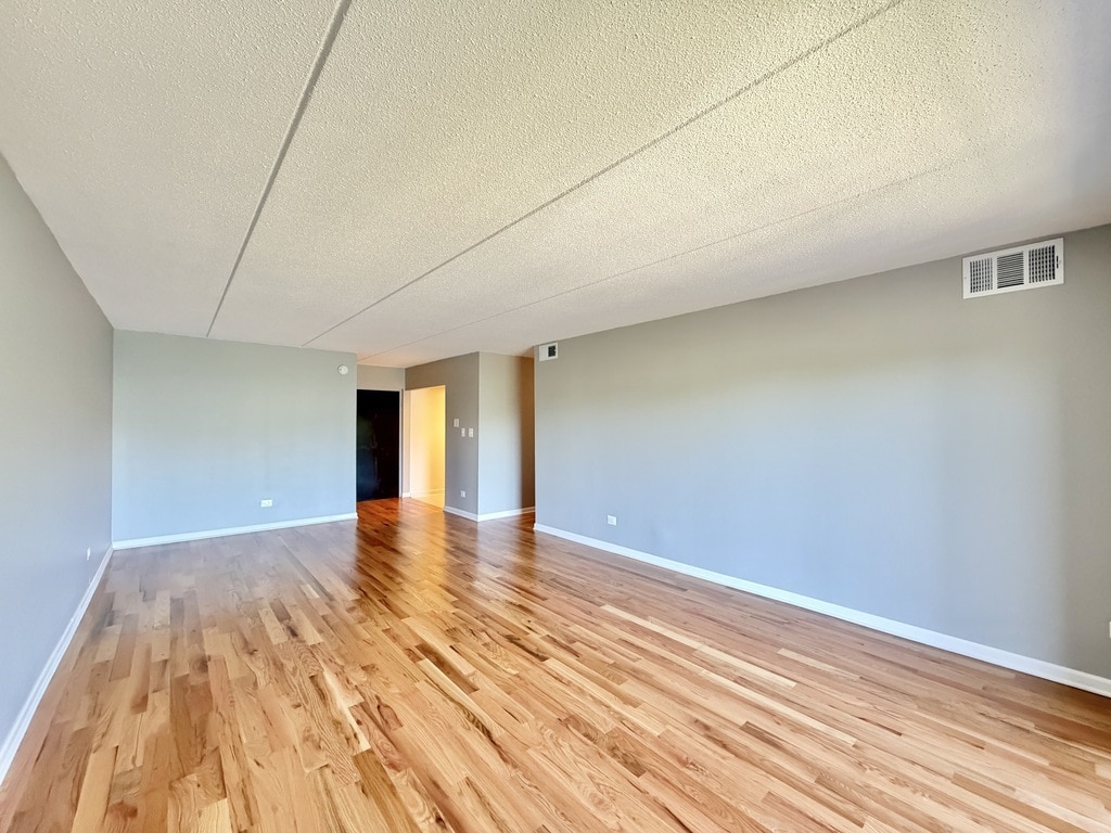 Building Photo - 525 N Quentin Rd
