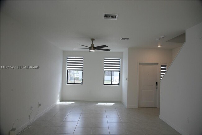 Building Photo - 371 NE 16th St