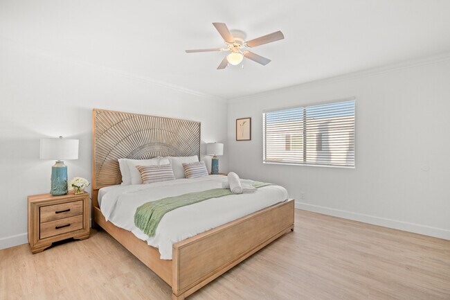 Building Photo - 734 Claraday St