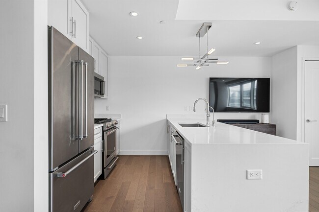 Building Photo - 800 Ave at Port Imperial