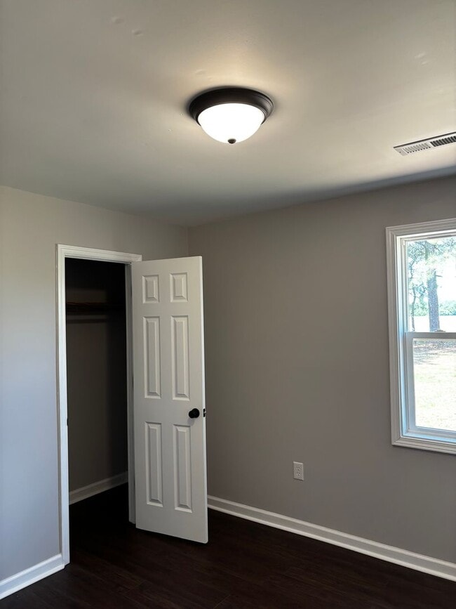 Building Photo - Remodeled Brick Ranch Home