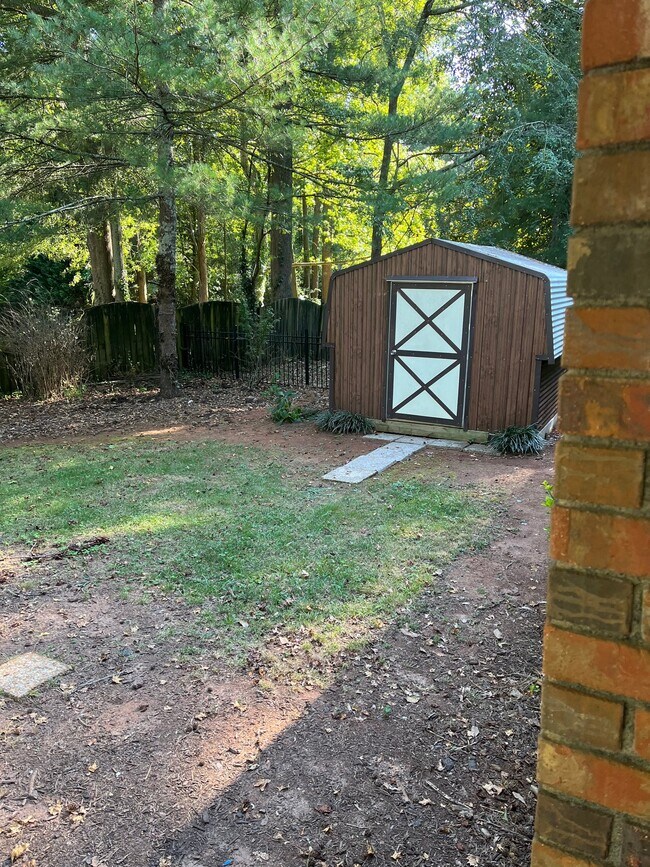 Building Photo - 650 Dogwood Trail
