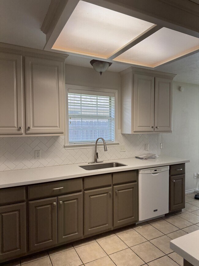 Building Photo - 225 Karten Ln