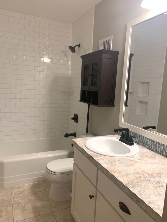 Building Photo - Completely remodeled 4 bedroom home! Hudsonville Schools