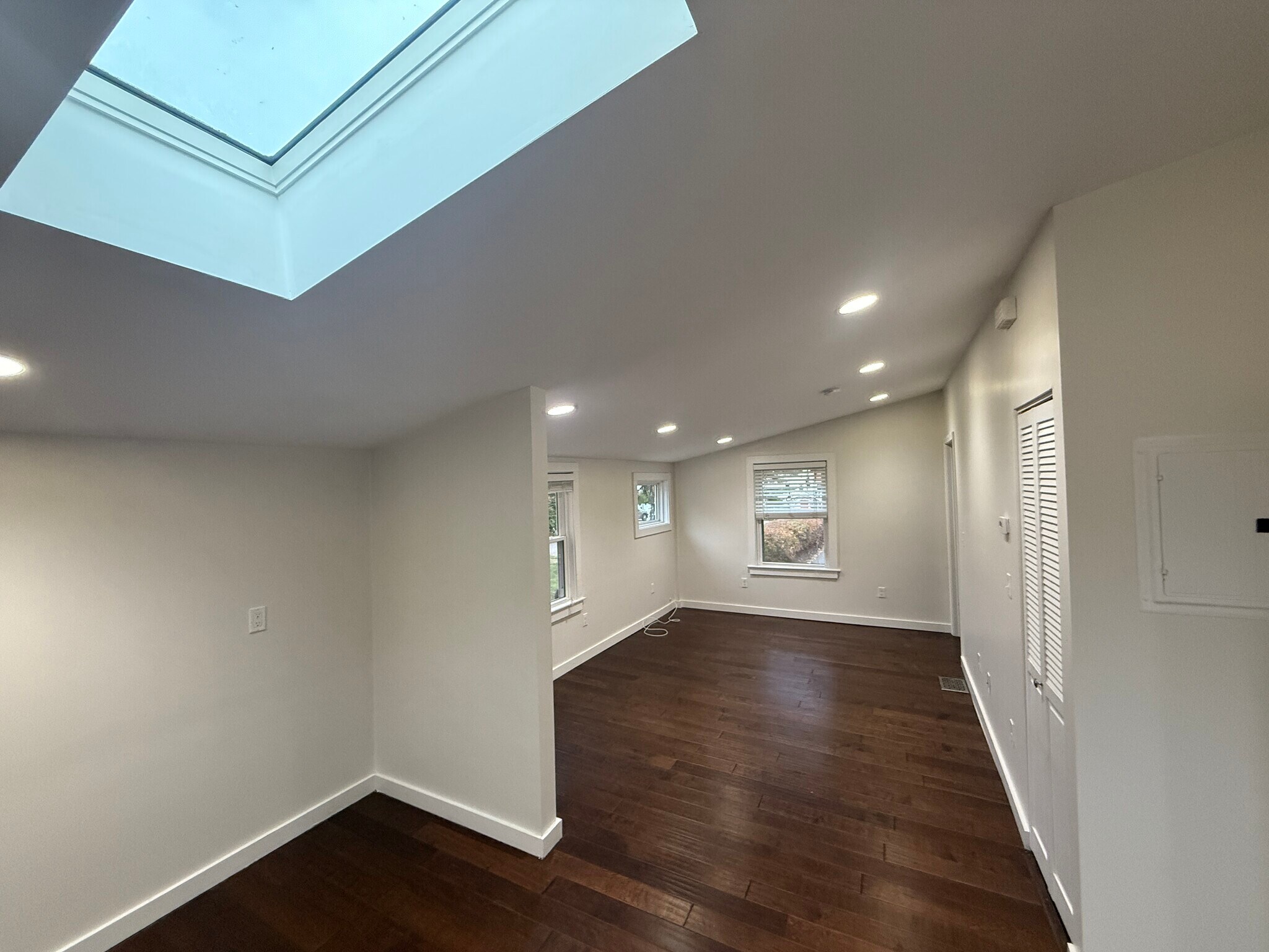 Building Photo - 7 Maverick St