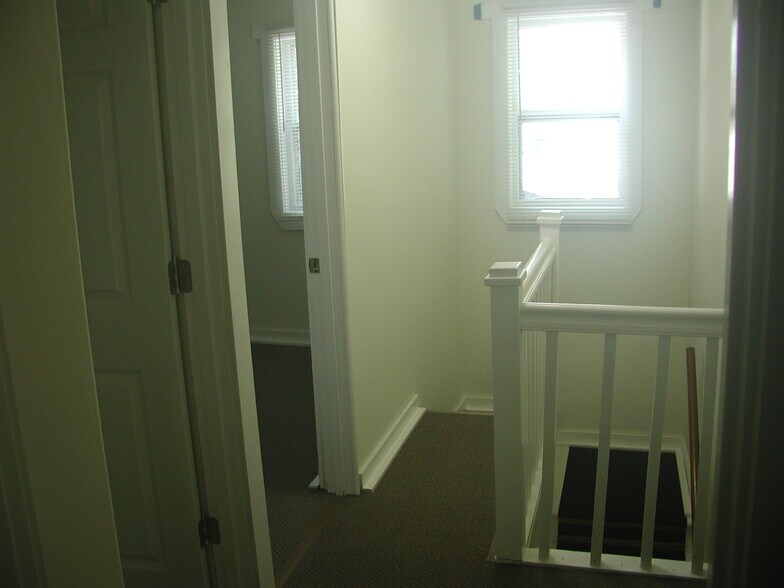 Building Photo - 241 E Ronning Ave