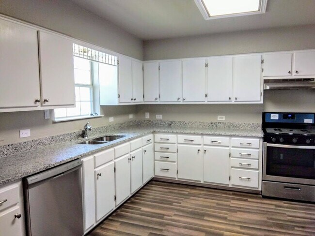 Building Photo - *COMING SOON* Charming 3BR/2BA Home with Covered Porch & Stainless Steel Appliances!