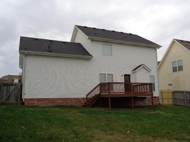 Building Photo - 2406 Adelaide Dr