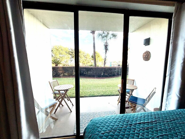 Building Photo - 214 Miracle Strip Pkwy SW