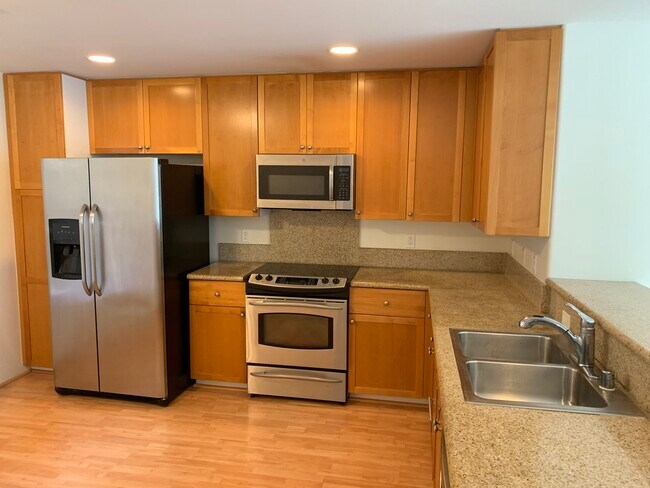 Building Photo - 520 Lunalilo Home Rd