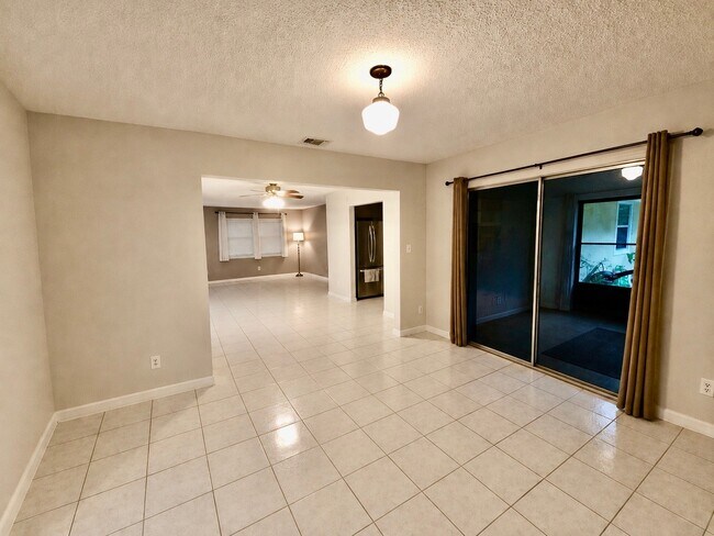 Building Photo - 3033 SW Collings Dr