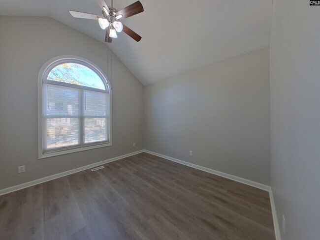 Building Photo - 118 Goldleaf St