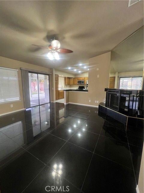 Building Photo - 39335 Rockcliff Ct