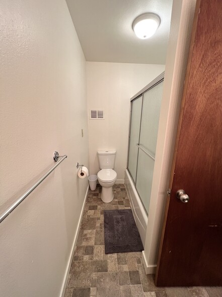 Bathroom - 219 14th Ave S