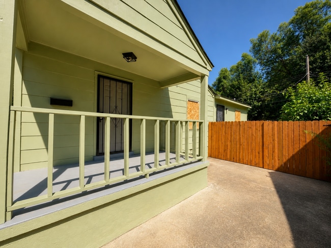 Building Photo - 3744 Mandalay Dr