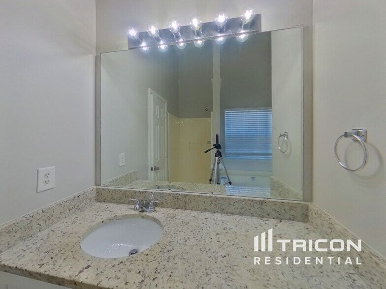 Building Photo - 5813 Wellborn Creek Dr