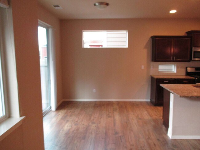 Building Photo - Beautiful 3 bed 2.5 bath home in South Hill Puyallup