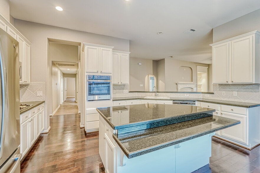 Building Photo - 1110 Bringewood Chase Dr