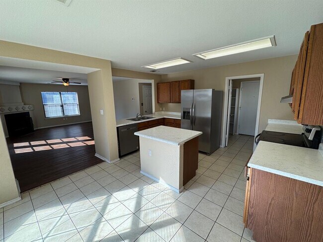 Building Photo - 491 Whispering Hollow Dr