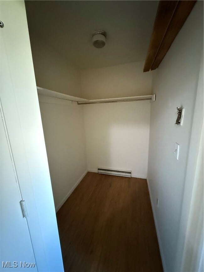 Building Photo - 640 Lakeside Dr