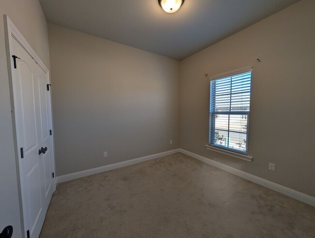 Building Photo - Legacy Pointe 3/3 Charmer