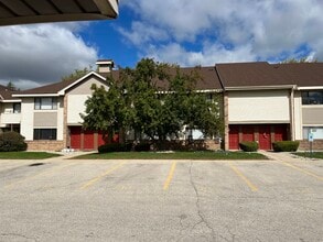 Building Photo - Oak Terrace Apartments