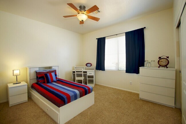 Building Photo - 4 Bedroom Furnished Gilbert Home
