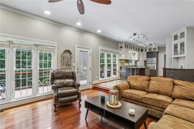Building Photo - 2883 Wynfair Dr