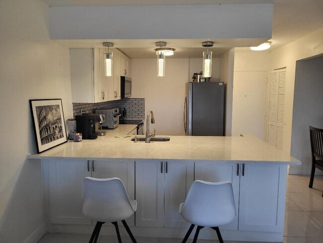 Building Photo - 550 Bayshore Dr